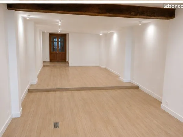 Local commercial 75m2 avec bureau et réserve