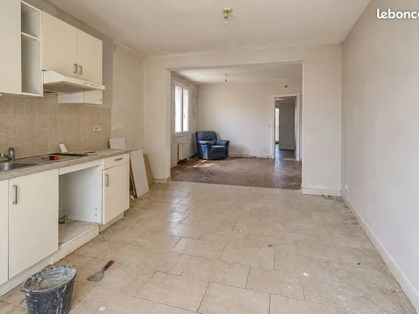 Appartements de 40 m² à rénover entièrement, avec entrée indépendante