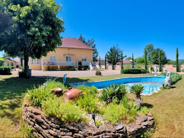 À Vendre : Maison d'Exception à Serrières-de-Briord