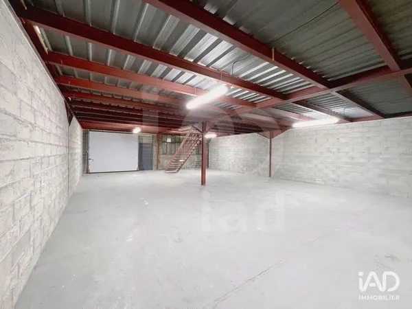 Local commercial 243 m²