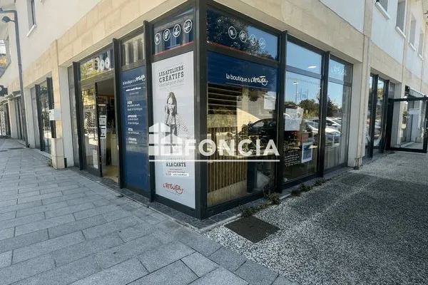 Local 1 pièce 99 m²