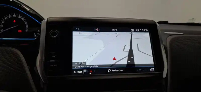 Peugeot 2008 1.2 puretech 110ch s&amp;s eat6 — photo 13