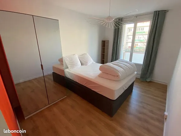 Chambre dans colocation étudiantes