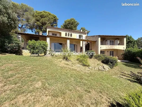 Villa 11 pièces 353 m²