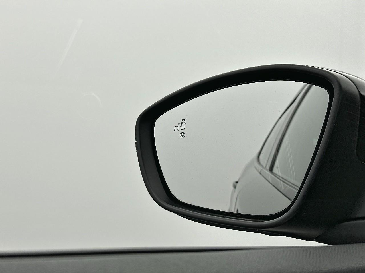 Peugeot 2008 puretech 130 s&s eat8 gt — photo 15