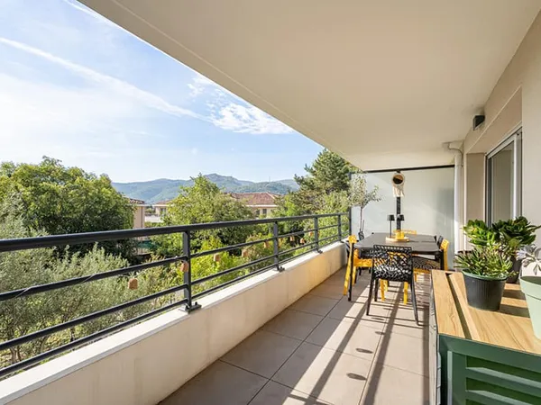 Appartement avec terrasse - Château de La Buzine