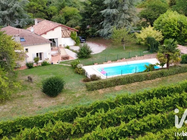 Maison 7 pièces 250 m²