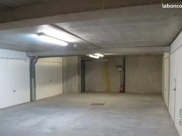Garage (box fermé) à louer