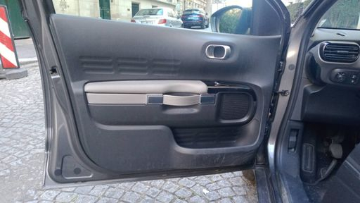 Citroen C4 Cactus 1.2 PureTech 110 - Shine – 2020 – 67108 km – Essence – Boîte Manuelle — photo 17