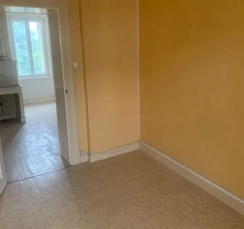 Vends bureau, garage et cour