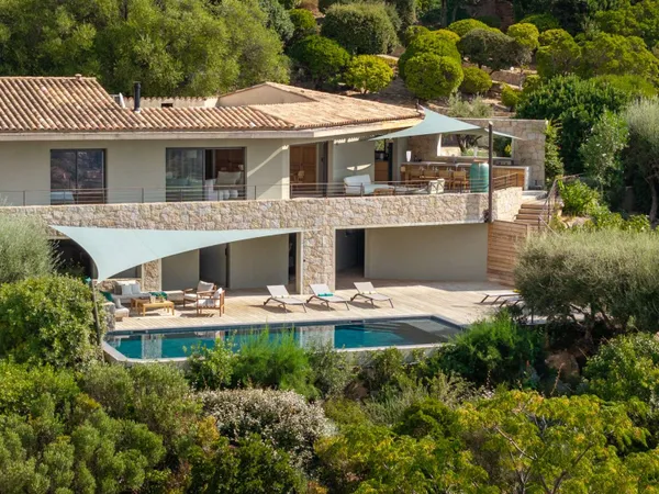 Maison 7 pièces 350 m²