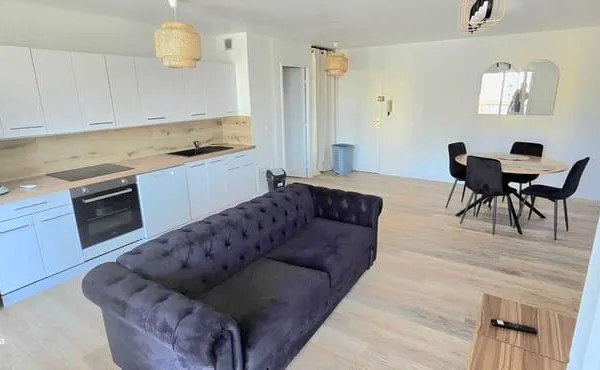 NICE "GRAND ARENAS" T2 RENOVE 49 M² AVEC TERRASSE - UNE RENTABILITE DE PLUS DE 7 % NET