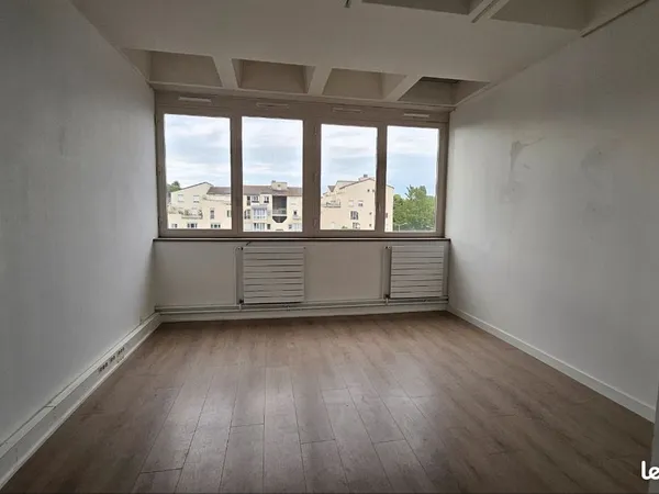 Loue bureau de 16 m2 dans un espace partagé