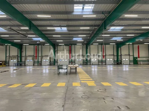 Entrepôt 3020 m²