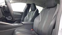 Peugeot 308 Berline Allure BlueHDI 130 S S EAT8 — photo 9