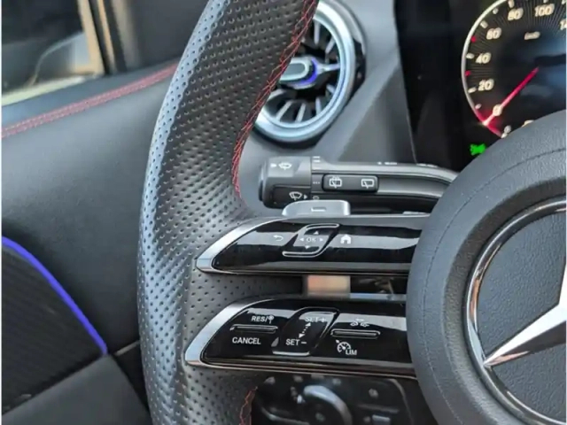 Mercedes Gla 250 e hybrid eq — photo 13
