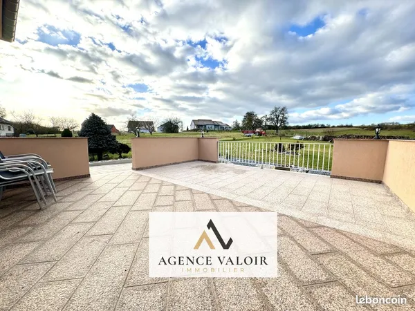 Maison 8 pièces 256 m²