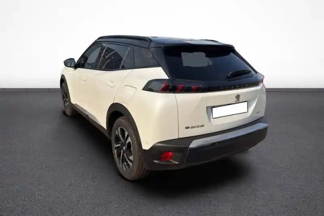 Peugeot 2008 electrique 136 ch — photo 4