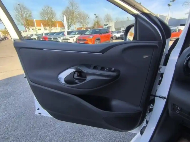 Toyota Yaris hybride 116h dynamic 1.5 116 ch — photo 12