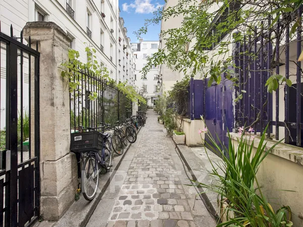 Paris XVIIIe - Appartement au calme dans une allée privée