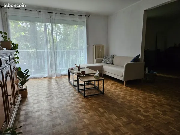 Appartement lumineux, balcon, cave et garage