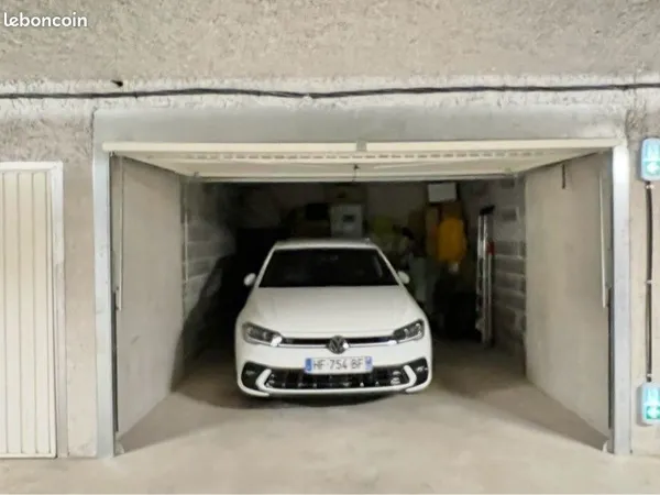 Box parking centre ville 22 m2