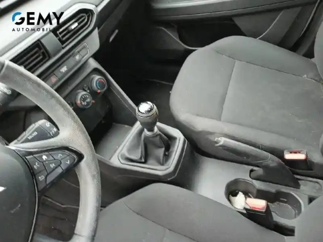 Dacia Sandero sce 65 — photo 12