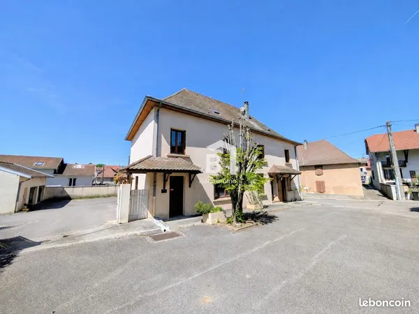 Maison 10 pièces 263 m²