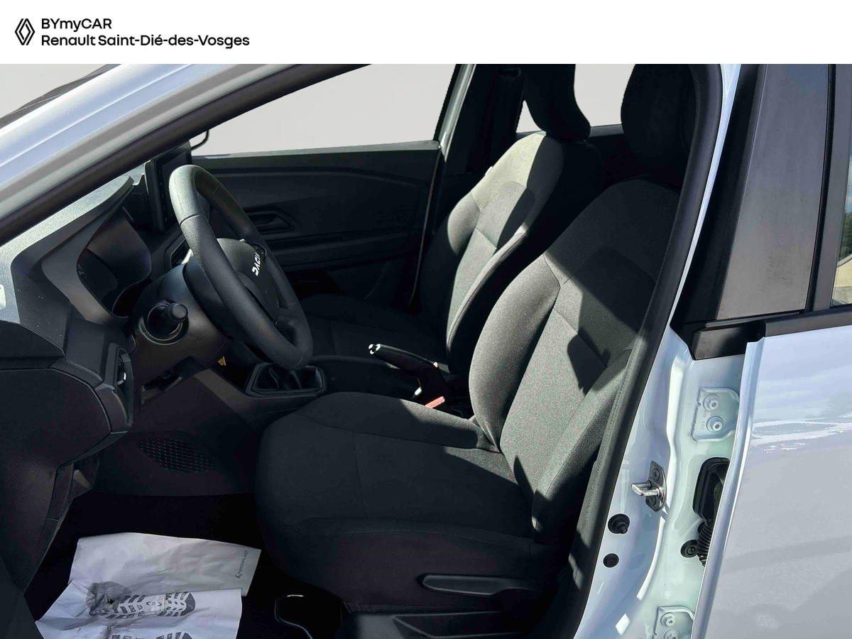 Dacia Sandero SCe 65 — photo 11