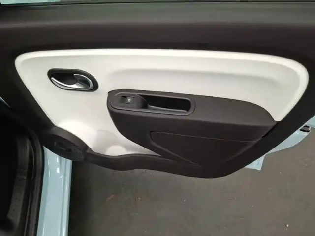 Renault Twingo iii e-tech — photo 24