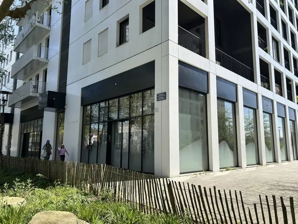 Local commercial 210 m²