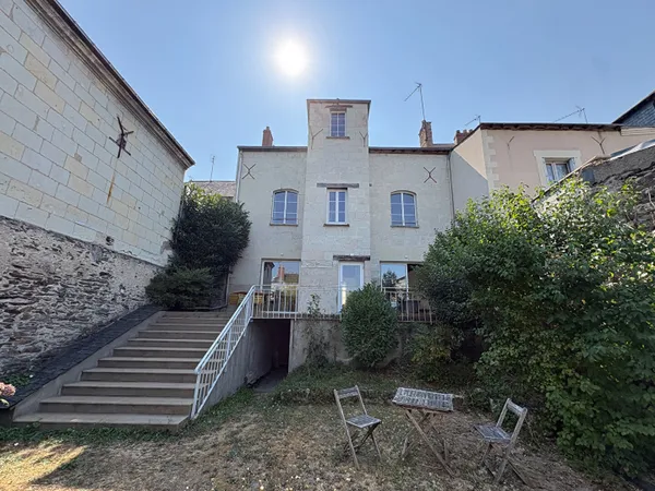 Maison de ville 7 pièces entièrement rénovée sur une belle parcelle