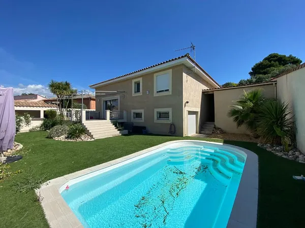 VILLA MEUBLÉE JARDIN/PISCINE/TERRASSE/GARAGE - 4 pièces - 160m²