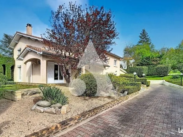 Villa 5 pièces 145 m²