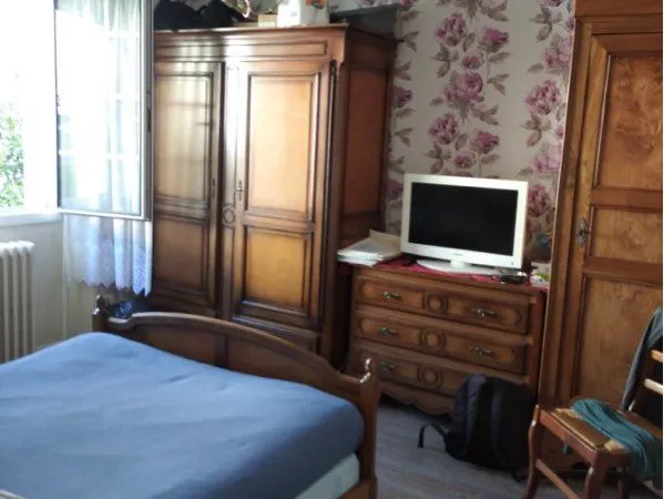 Grande chambre à louer