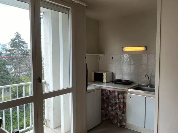 STUDIO MEUBLE 23 m2 /495 euros CC