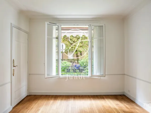Paris 17e - LÉVIS / BATIGNOLLES - Appartement - 2 pièces - 54,09 m² Carrez - 1 chambre