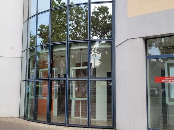 Local 180 m²