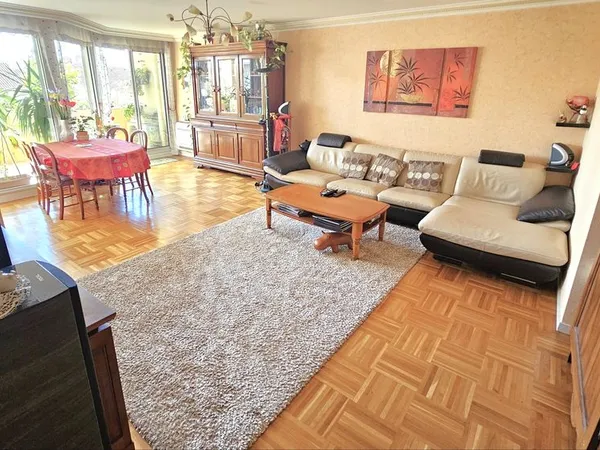 Appartement T6 de 121m2 - Villeurbanne quartier Gratte-ciel.