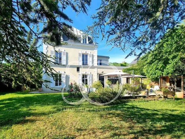 Hôtel particulier 10 pièces 257 m²
