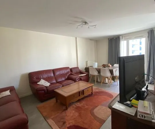 Chambre de 10m2 à louer sur Villeurbanne