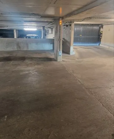 Place de parking sous terrain sécurisée