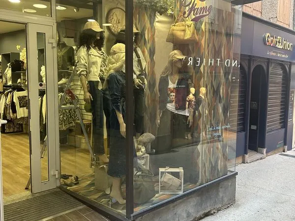 Fonds de commerce prêt-à-porter 120 m² centre Manosque
