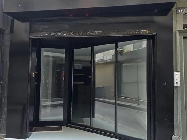 Local 86 m² Paris