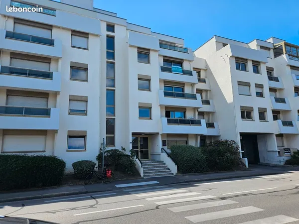 VANNES - T2 lumineux de 42,65 m² avec parking, cave et ascenseur - 158 000