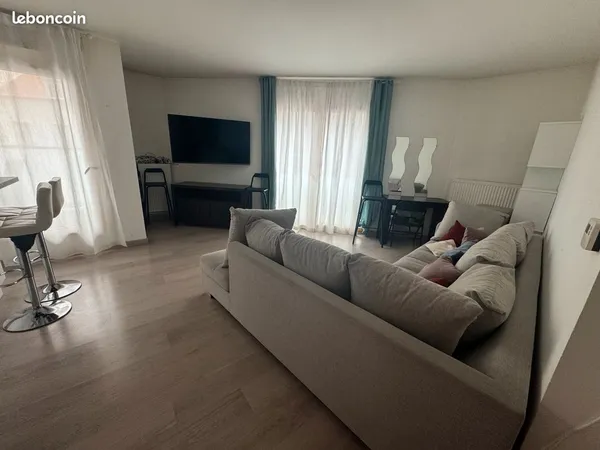 Appartement 2 pièces meublé avec balcon - Gentilly - 1 200 charges comprises