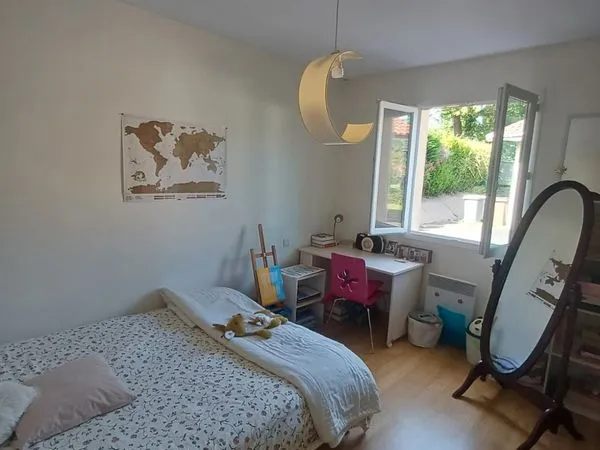 Loue chambre dans maison