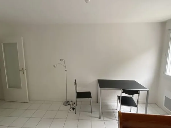 À VENDRE APPARTEMENT 2 PIÈCES AVEC PARKING ANGERS