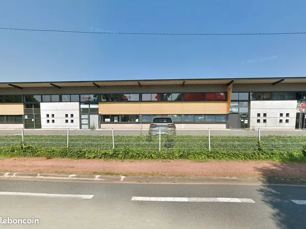 Local 575 m² ROANNE
