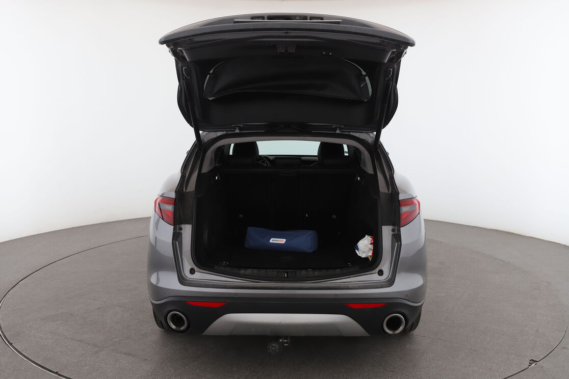 Alfa Romeo Stelvio 2.2 Diesel Executive AT8 — photo 15